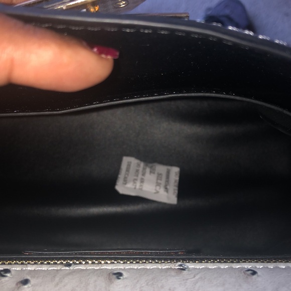 Elegant Gray Crocodile-Embossed Handbag(Ashley Hordge) - Picture 16 of 17